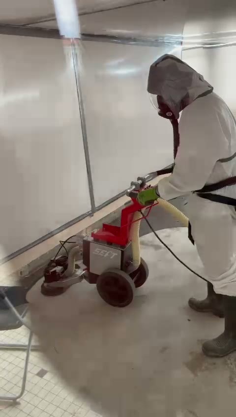 Intensive floor grinding under containment